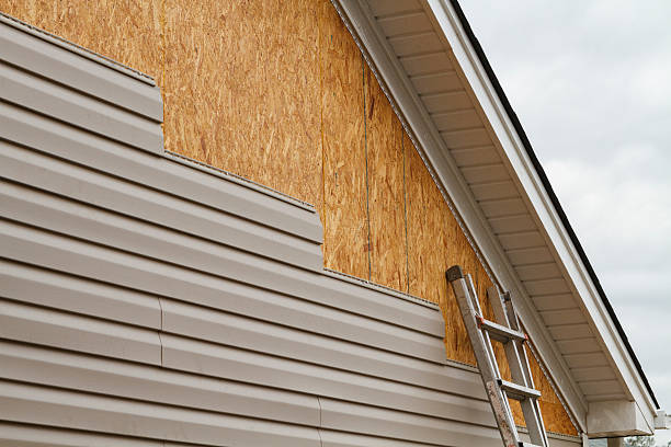 Professional Siding Replacement technician working in Cowpens, SC